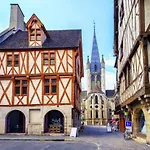 Le Verrerie With 2 Bedrooms, Historic Center * ディジョン