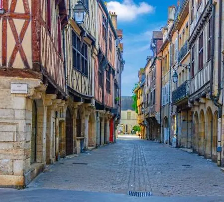 Le Verrerie With 2 Bedrooms, Historic Center Apartment Dijon