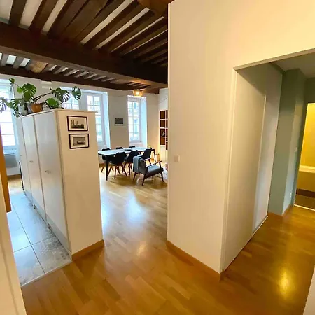 Le Verrerie With 2 Bedrooms, Historic Center * Digione