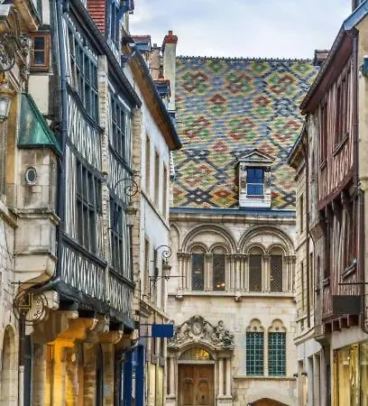 Le Verrerie With 2 Bedrooms, Historic Center *