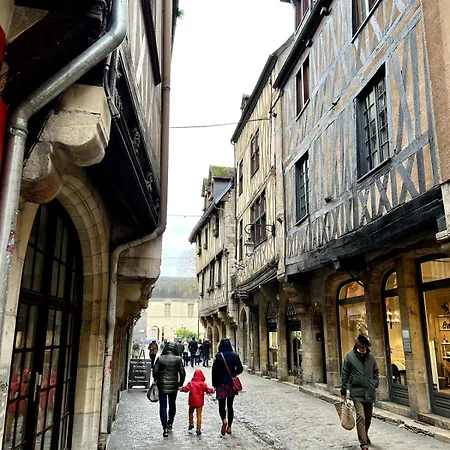 Le Verrerie With 2 Bedrooms, Historic Center * Dijon