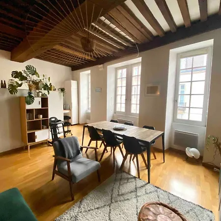 Le Verrerie With 2 Bedrooms, Historic Center Apartment *